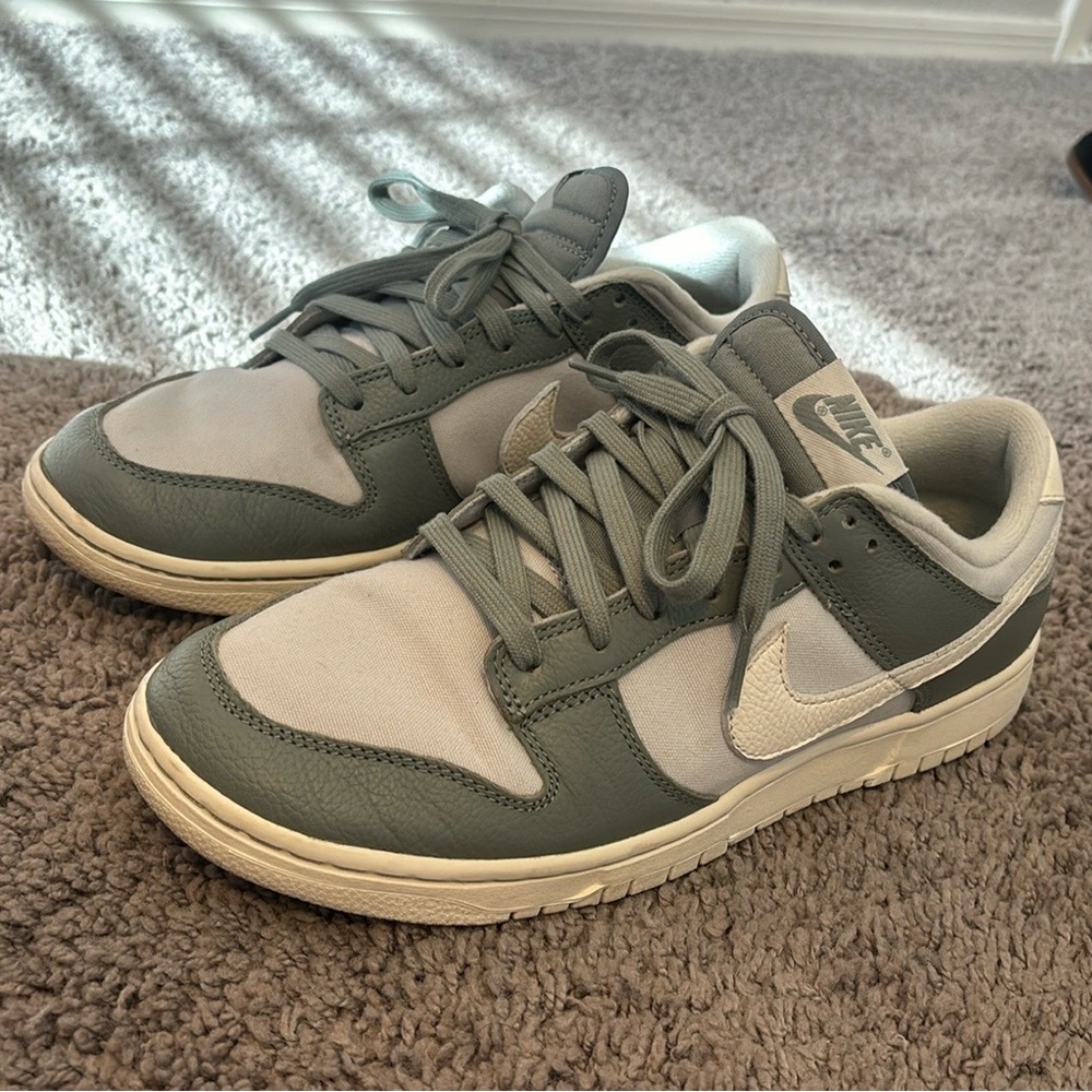 Nike Low Dunk Retro Mica Green Men's 9 Women's 10.5
